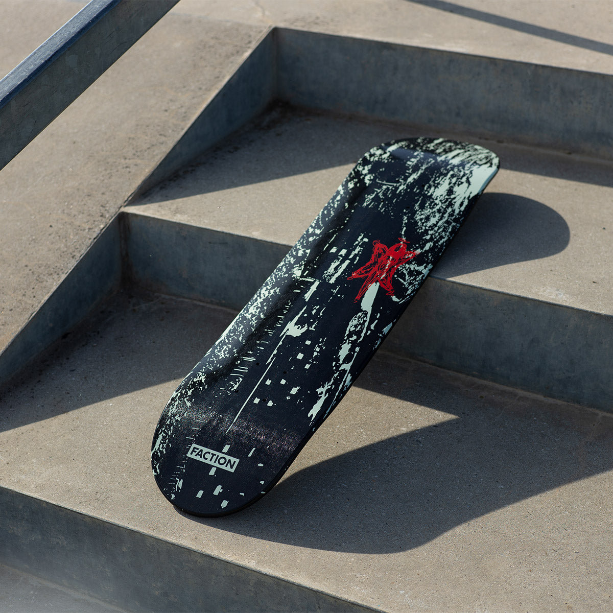 faction-matej-8-25-planche-skateboard-concave-moyen image 3